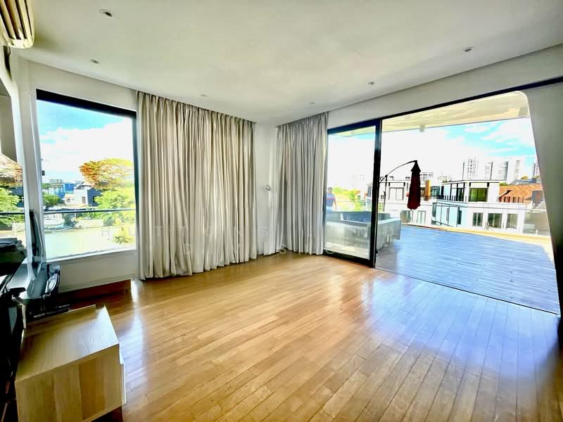 Huge Land, Wide Frontage Lifestyle Bungalow in Prime Mountbatten, , 7 Bedrooms, 18,000 sqft, Bungalow House For Sale, by YAN GOH, 500104030 - Living Room - PropertyGuru.com.sg