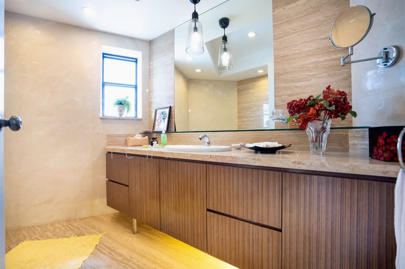 Balmoral Tower, 27 Balmoral Road, 6 Bedrooms, 5,005 sqft, Condominium For Sale, by Richard Jany, 500104031 - Bathroom - PropertyGuru.com.sg