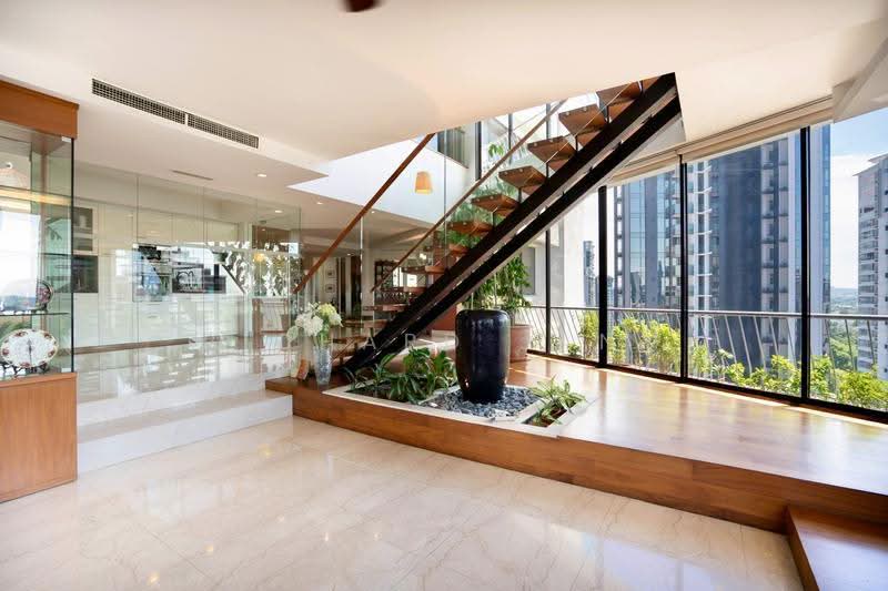 Balmoral Tower, 27 Balmoral Road, Tanglin / Holland / Bukit Timah, 6 Bedrooms, 5,005 sqft, Condominium For Sale, by Richard Jany, 500104031 - Stunning stiarcase and views - PropertyGuru.com.sg