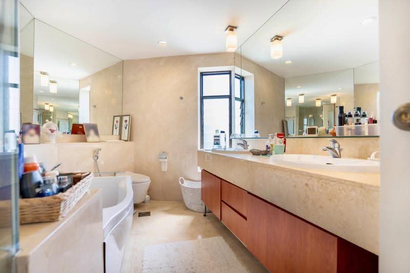 Balmoral Tower, 27 Balmoral Road, Tanglin / Holland / Bukit Timah, 6 Bedrooms, 5,005 sqft, Condominium For Sale, by Richard Jany, 500104031 - Master Bathroom - PropertyGuru.com.sg