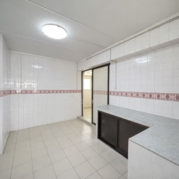 413 Choa Chu Kang Avenue 3, 413 Choa Chu Kang Avenue 3, 3 Bedrooms, 1,119 sqft, HDB Flat For Sale, by Lim Rong Jie, 500104039 - Kitchen - PropertyGuru.com.sg