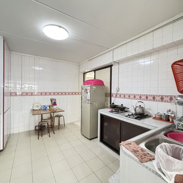 413 Choa Chu Kang Avenue 3, 413 Choa Chu Kang Avenue 3, 3 Bedrooms, 1,119 sqft, HDB Flat For Sale, by Lim Rong Jie, 500104039 - Kitchen - PropertyGuru.com.sg