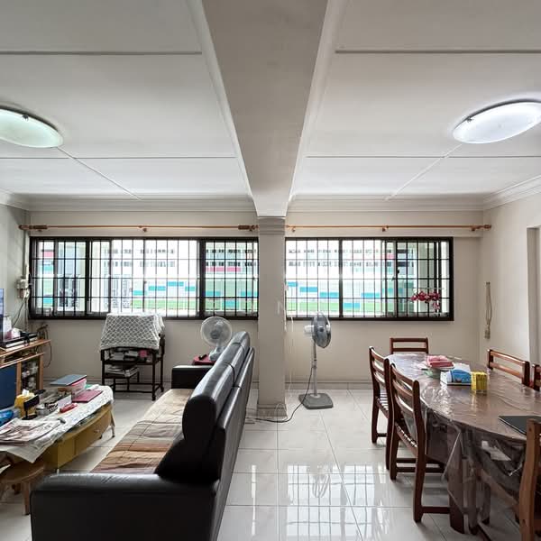 413 Choa Chu Kang Avenue 3, 413 Choa Chu Kang Avenue 3, 3 Bedrooms, 1,119 sqft, HDB Flat For Sale, by Lim Rong Jie, 500104039 - Living Room - PropertyGuru.com.sg