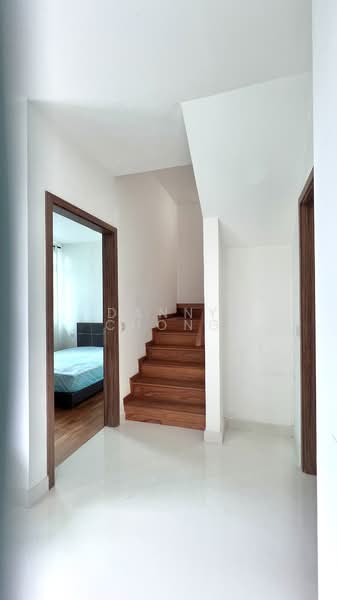 Parc Rosewood, 81 Rosewood Drive, 2 Bedrooms, 1,270 sqft, Condominium For Sale, by Danny Chong, 500104064 - Corridor - PropertyGuru.com.sg