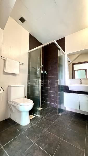 Parc Rosewood, 81 Rosewood Drive, 2 Bedrooms, 1,270 sqft, Condominium For Sale, by Danny Chong, 500104064 - Bathroom - PropertyGuru.com.sg