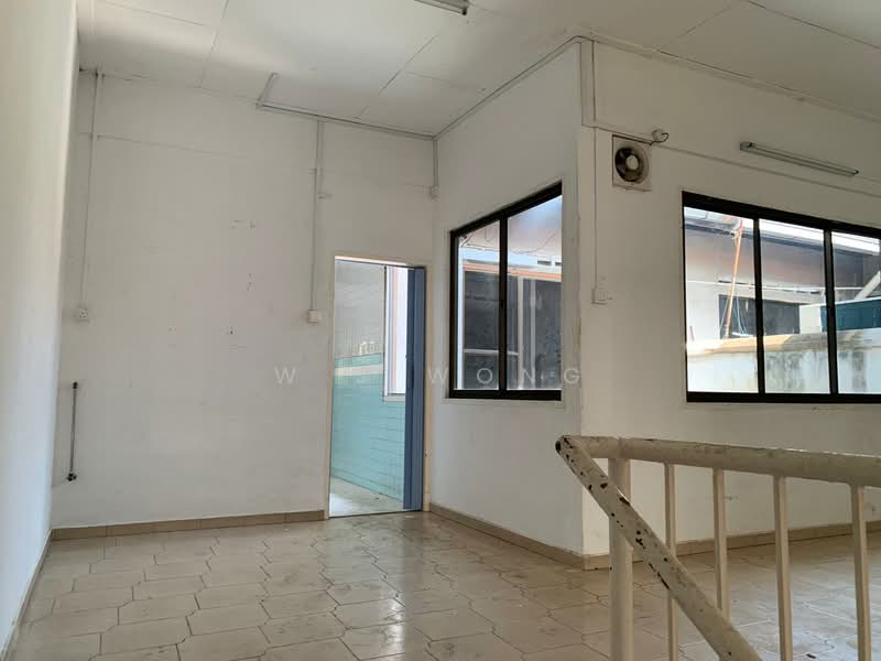 changi road, CHANGI ROAD, 4 Bedrooms, 1,323 sqft, Walk-up Apartment For Sale, by W J Wong, 500104082 - Interior - PropertyGuru.com.sg