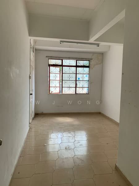 changi road, CHANGI ROAD, 4 Bedrooms, 1,323 sqft, Walk-up Apartment For Sale, by W J Wong, 500104082 - Interior - PropertyGuru.com.sg