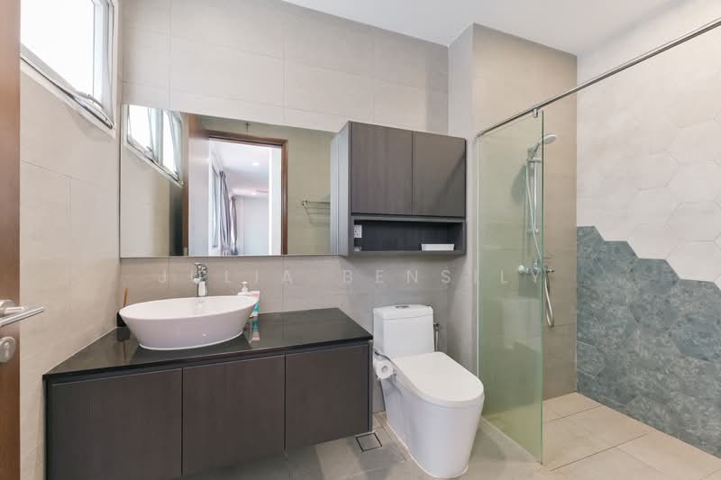 Thomson Garden Estate, Jalan Rabu, 6 Bedrooms, 5,635 sqft, Semi-Detached House For Sale, by Julia Bensily, 500104096 - Bathroom - PropertyGuru.com.sg