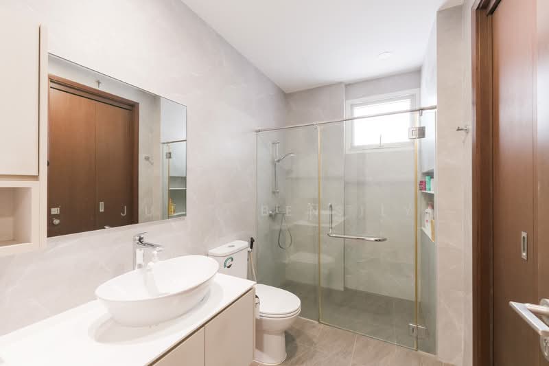 Thomson Garden Estate, Jalan Rabu, 6 Bedrooms, 5,635 sqft, Semi-Detached House For Sale, by Julia Bensily, 500104096 - Bathroom - PropertyGuru.com.sg