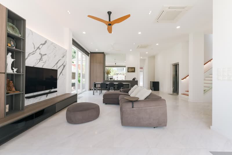 Thomson Garden Estate, Jalan Rabu, 6 Bedrooms, 5,635 sqft, Semi-Detached House For Sale, by Julia Bensily, 500104096 - Living Room - PropertyGuru.com.sg