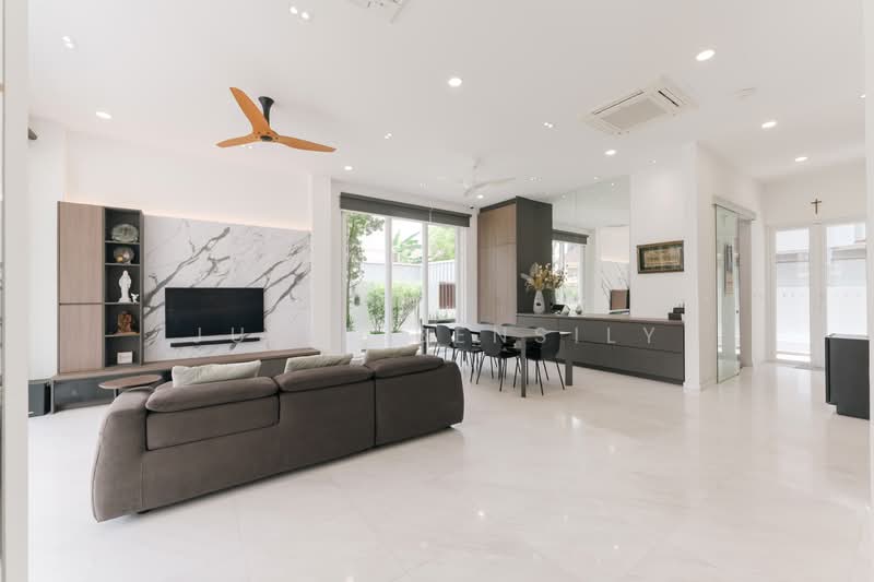 Thomson Garden Estate, Jalan Rabu, 6 Bedrooms, 5,635 sqft, Semi-Detached House For Sale, by Julia Bensily, 500104096 - Living Room - PropertyGuru.com.sg