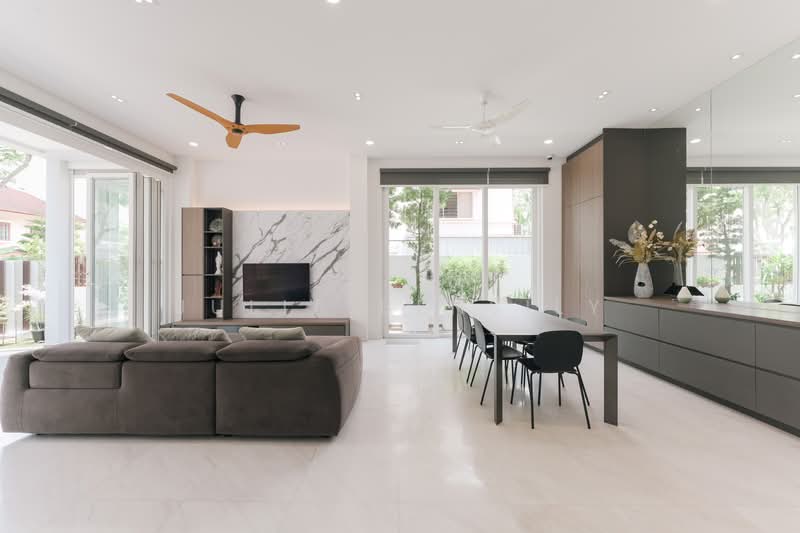 Thomson Garden Estate, Jalan Rabu, 6 Bedrooms, 5,635 sqft, Semi-Detached House For Sale, by Julia Bensily, 500104096 - Living Room - PropertyGuru.com.sg