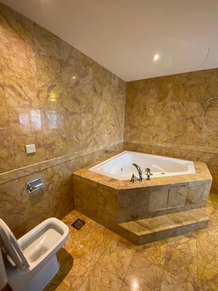 Orchard Scotts, 7 Anthony Road, 4 Bedrooms, 2,680 sqft, Condominium For Rent, by Eric Gan, 500104104 - Master Bathroom - PropertyGuru.com.sg