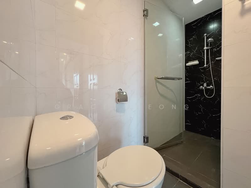 Simsville, 2 Geylang East Avenue 2, 2 Bedrooms, 969 sqft, Condominium For Rent, by Grace Cheong, 500104121 - Common Bathroom - PropertyGuru.com.sg