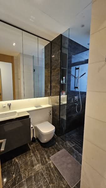 Cairnhill 16, 16 Cairnhill Rise, 2 Bedrooms, 775 sqft, Condominium For Sale, by Ben Lee, 500104127 - Bathroom - PropertyGuru.com.sg