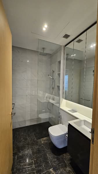 Cairnhill 16, 16 Cairnhill Rise, 2 Bedrooms, 775 sqft, Condominium For Sale, by Ben Lee, 500104127 - Bathroom - PropertyGuru.com.sg