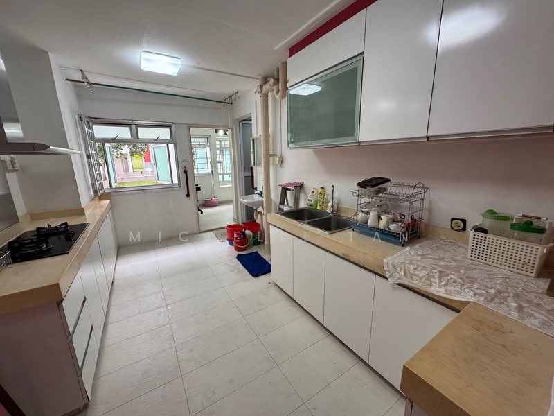 118 Ang Mo Kio Avenue 4, 118 Ang Mo Kio Avenue 4, 2 Bedrooms, 797 sqft, HDB Flat For Sale, by Michelle Tan, 500104128 - Kitchen - PropertyGuru.com.sg