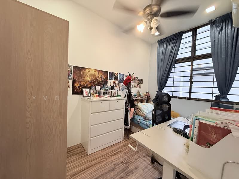 Tanah Merah Mansion, 137 Tanah Merah Kechil Road, 3 Bedrooms, 1,324 sqft, Condominium For Sale, by Yvonne Yang Suet Wan, 500104147 - 1st Common Bedroom - PropertyGuru.com.sg