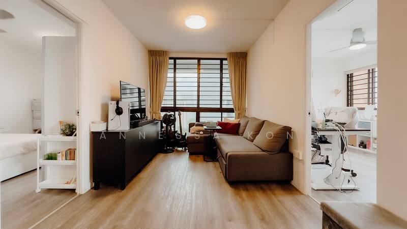 21 Holland Drive, 21 Holland Drive, 3 Bedrooms, 1,259 sqft, HDB Flat For Sale, by Vannessa Kong, 500104153 - Living Room - PropertyGuru.com.sg