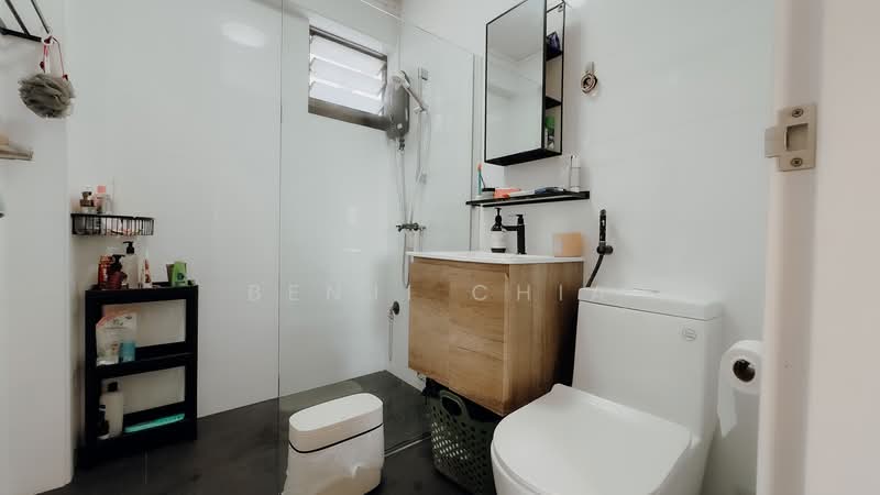 21 Holland Drive, 21 Holland Drive, 3 Bedrooms, 1,259 sqft, HDB Flat For Sale, by Benji Chia, 500104167 - Bathroom - PropertyGuru.com.sg