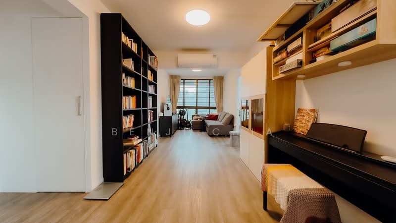 21 Holland Drive, 21 Holland Drive, 3 Bedrooms, 1,259 sqft, HDB Flat For Sale, by Benji Chia, 500104167 - Living Room - PropertyGuru.com.sg