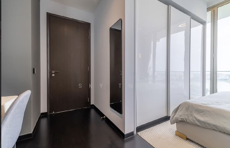 Kallang Riverside, 51 Kampong Bugis, 2 Bedrooms, 1,001 sqft, Condominium For Sale, by Sky Tng, 500104185 - Master Bedroom - PropertyGuru.com.sg