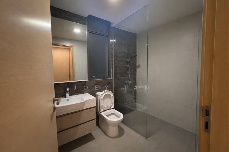 The Luxurie, 21 Compassvale Road, 2 Bedrooms, 1,001 sqft, Condominium For Sale, by Joey Tan, 500104193 - Bathroom - PropertyGuru.com.sg