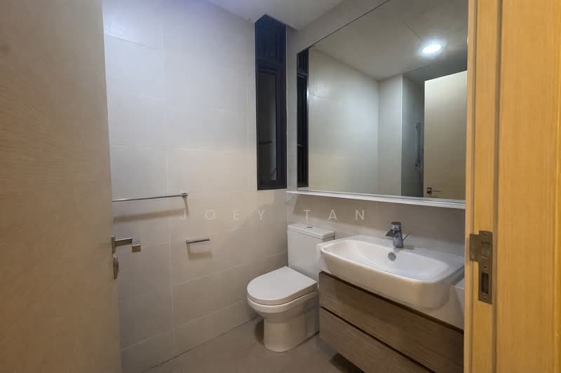 The Luxurie, 21 Compassvale Road, 2 Bedrooms, 1,001 sqft, Condominium For Sale, by Joey Tan, 500104193 - Bathroom - PropertyGuru.com.sg