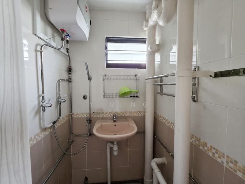1 Saint George's Road, 1 Saint George's Road, 3 Bedrooms, 883 sqft, HDB Flat For Sale, by Y G Ng, 500104201 - Bathroom - PropertyGuru.com.sg
