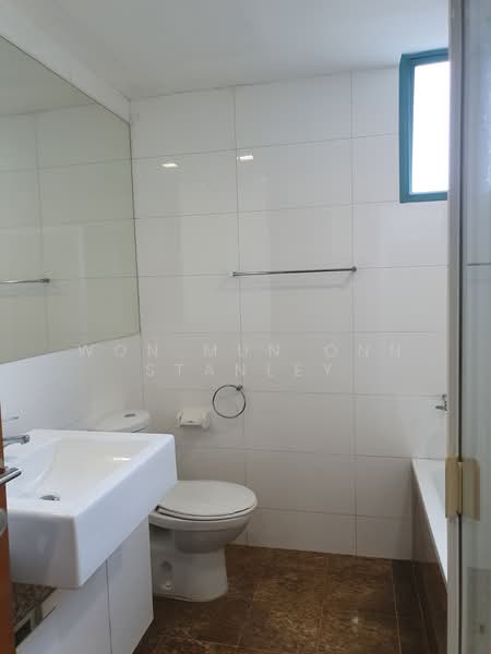 Amaranda Gardens, 116 Serangoon Avenue 3, 3 Bedrooms, 1,164 sqft, Condominium For Rent, by Won Mun Onn Stanley, 500104227 - Bathroom - PropertyGuru.com.sg