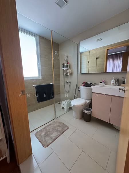 2 Bedroom Unit @ Waterview, , 2 Bedrooms, 786 sqft, Condominium For Sale, by Angelina Tan, 500104235 - Bathroom - PropertyGuru.com.sg