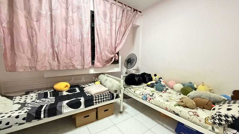 456 Choa Chu Kang Avenue 4, 456 Choa Chu Kang Avenue 4, 3 Bedrooms, 1,109 sqft, HDB Flat For Sale, by James Yeo, 500104238 - Bedroom - PropertyGuru.com.sg
