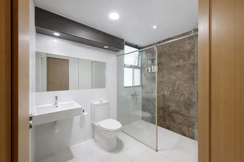 Eight Courtyards, 2 Canberra Drive, 3 Bedrooms, 1,152 sqft, Condominium For Sale, by Collin Tan, 500104253 - Bathroom - PropertyGuru.com.sg