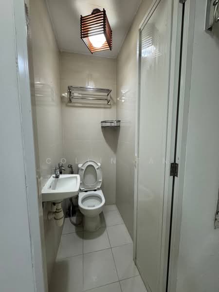 Eight Courtyards, 2 Canberra Drive, 3 Bedrooms, 1,152 sqft, Condominium For Sale, by Collin Tan, 500104253 - Bathroom - PropertyGuru.com.sg