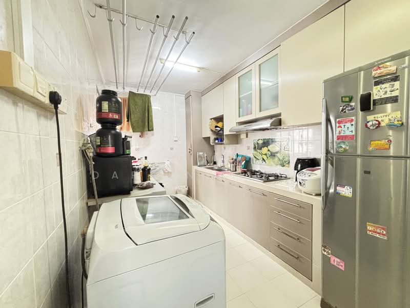 353 Ang Mo Kio Street 32, 353 Ang Mo Kio Street 32, 3 Bedrooms, 1,023 sqft, HDB Flat For Rent, by Darren Keong, 500104258 - Kitchen - PropertyGuru.com.sg