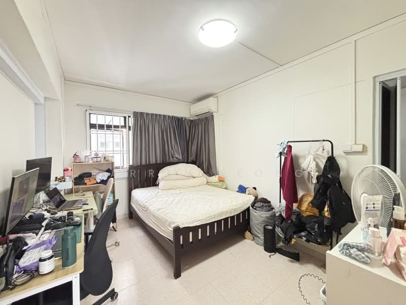 353 Ang Mo Kio Street 32, 353 Ang Mo Kio Street 32, 3 Bedrooms, 1,023 sqft, HDB Flat For Rent, by Darren Keong, 500104258 - Master Bedroom - PropertyGuru.com.sg