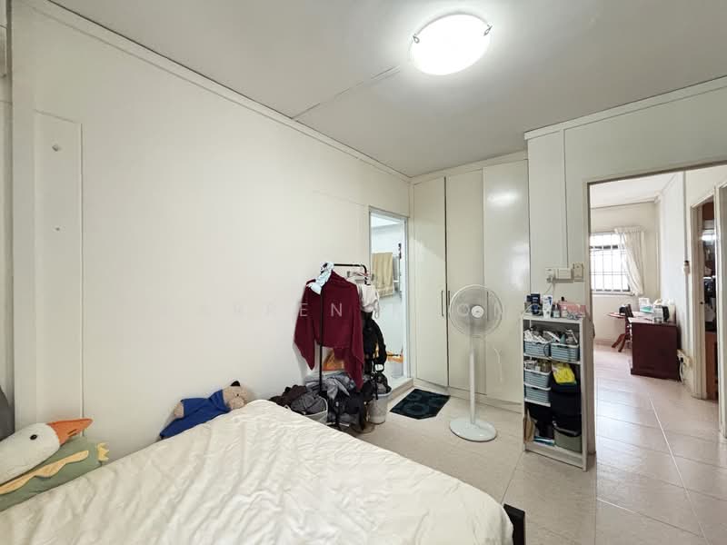 353 Ang Mo Kio Street 32, 353 Ang Mo Kio Street 32, 3 Bedrooms, 1,023 sqft, HDB Flat For Rent, by Darren Keong, 500104258 - Master Bedroom - PropertyGuru.com.sg