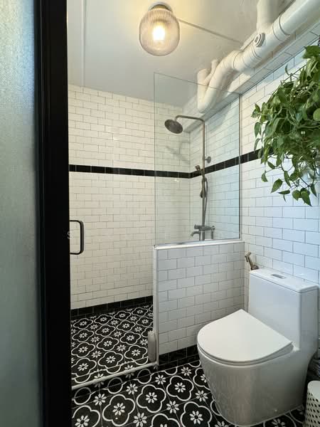 129 Simei Street 1, 129 Simei Street 1, 3 Bedrooms, 904 sqft, HDB Flat For Sale, by Serene Tan, 500104262 - Bathroom - PropertyGuru.com.sg