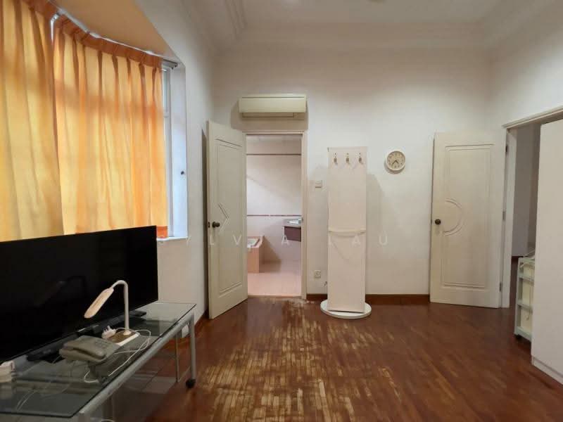 SIGLAP - RARE CORNER TERRACE, POSSIBLE REBUILD OR A&A, East Coast, Siglap, Yarrow Gardens,  Elite Park Ave, 4 Bedrooms, 2,500 sqft, Corner Terrace For Sale, by Sylvia Lau, 500104265 - Living Room - PropertyGuru.com.sg