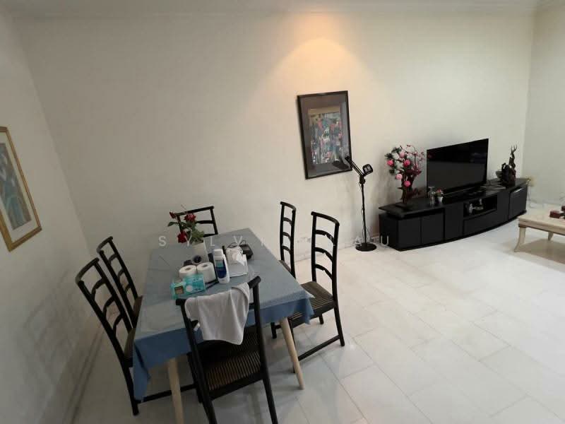 SIGLAP - RARE CORNER TERRACE, POSSIBLE REBUILD OR A&A, East Coast, Siglap, Yarrow Gardens,  Elite Park Ave, 4 Bedrooms, 2,500 sqft, Corner Terrace For Sale, by Sylvia Lau, 500104265 - Dining Room - PropertyGuru.com.sg