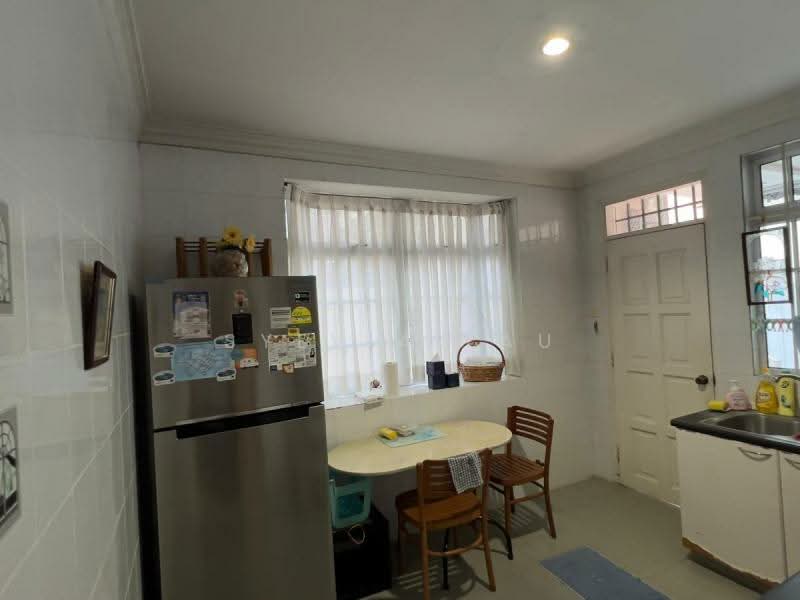 SIGLAP - RARE CORNER TERRACE, POSSIBLE REBUILD OR A&A, East Coast, Siglap, Yarrow Gardens,  Elite Park Ave, 4 Bedrooms, 2,500 sqft, Corner Terrace For Sale, by Sylvia Lau, 500104265 - Kitchen - PropertyGuru.com.sg