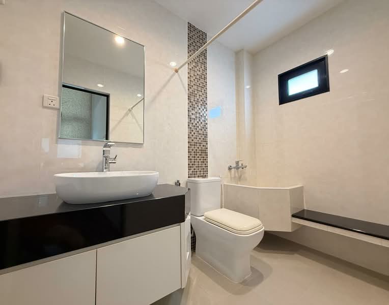 Jansen Road, , 3 Bedrooms, 1,510 sqft, Terraced House For Sale, by Kelly Lin, 500104276 - Bathroom - PropertyGuru.com.sg