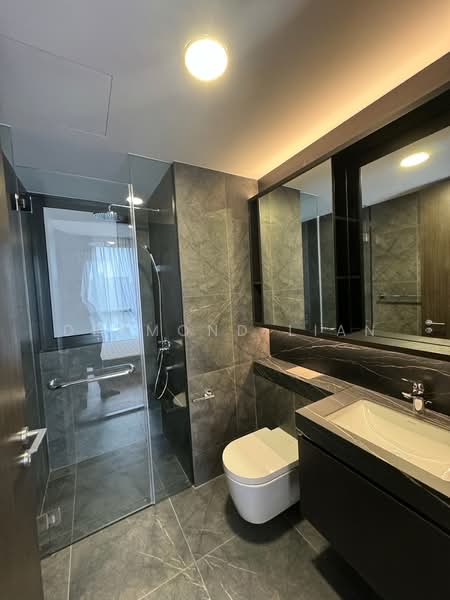 Hyll on Holland, 91 Holland Road, 2 Bedrooms, 700 sqft, Condominium For Sale, by Desmond Lian, 500104283 - Bathroom - PropertyGuru.com.sg