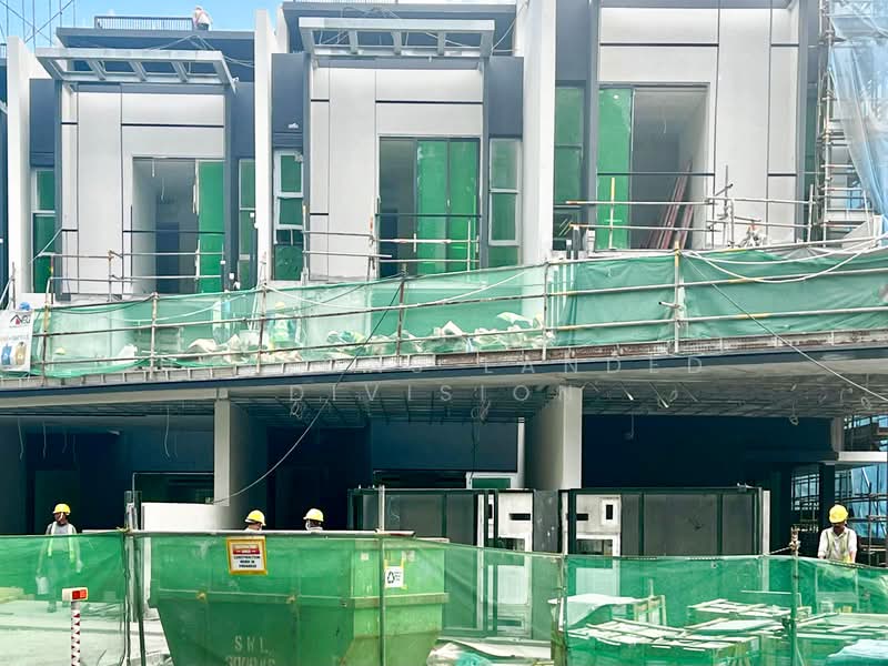 Spacious Intermediate unit near West Coast Park, Pasir Panjang Road, 5 Bedrooms, 4,893 sqft, Terraced House For Sale, by SEN YAP, 500104287 - Exterior - PropertyGuru.com.sg