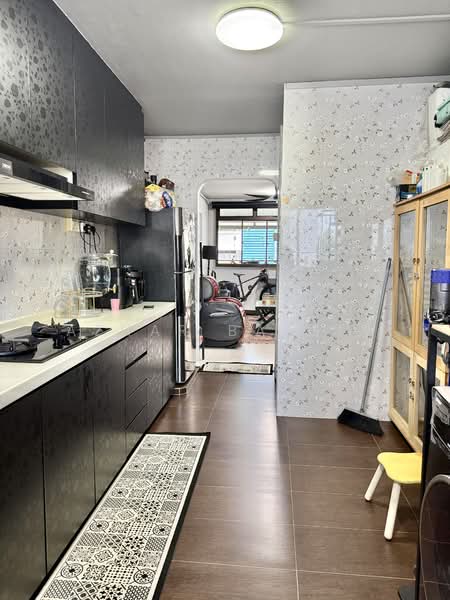 335 Bukit Batok Street 32, 335 Bukit Batok Street 32, 2 Bedrooms, 688 sqft, HDB Flat For Sale, by Azhar Baksin, 500104295 - Kitchen - PropertyGuru.com.sg