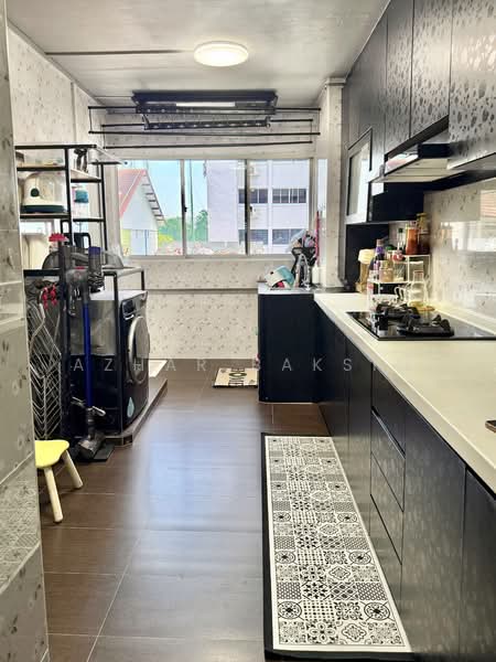 335 Bukit Batok Street 32, 335 Bukit Batok Street 32, 2 Bedrooms, 688 sqft, HDB Flat For Sale, by Azhar Baksin, 500104295 - Kitchen - PropertyGuru.com.sg