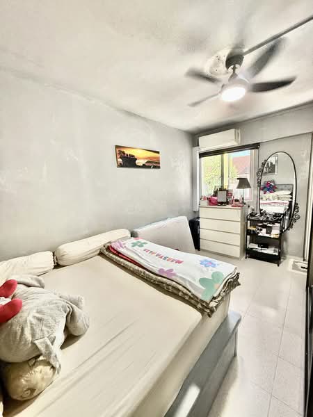 335 Bukit Batok Street 32, 335 Bukit Batok Street 32, 2 Bedrooms, 688 sqft, HDB Flat For Sale, by Azhar Baksin, 500104295 - Master Room - PropertyGuru.com.sg