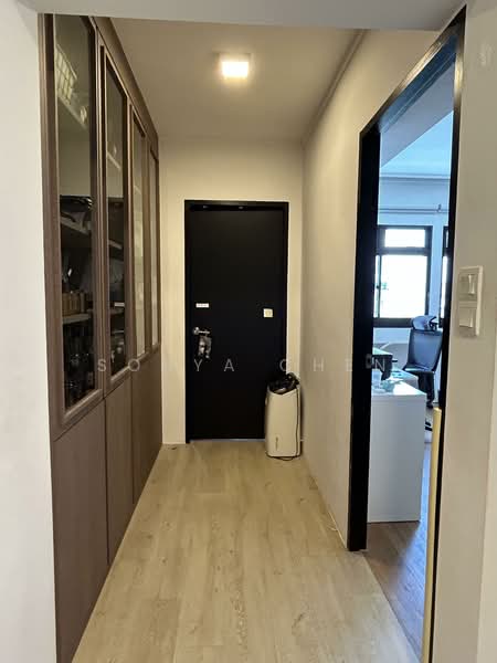 121 Kim Tian Place, 121 Kim Tian Place, 3 Bedrooms, 1,076 sqft, HDB Flat For Rent, by Sonya Chen, 500104308 - Corridor - PropertyGuru.com.sg