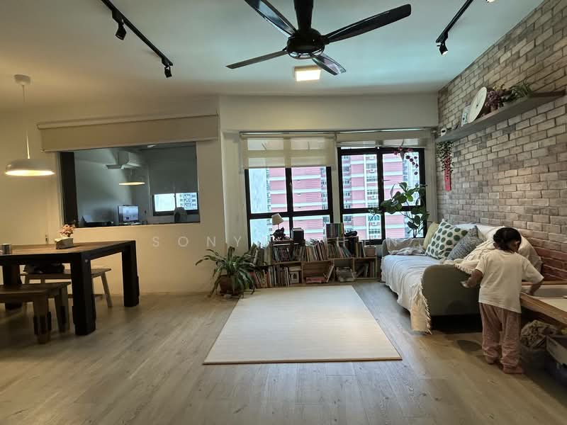 121 Kim Tian Place, 121 Kim Tian Place, 3 Bedrooms, 1,076 sqft, HDB Flat For Rent, by Sonya Chen, 500104308 - Living Room - PropertyGuru.com.sg