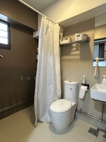 121 Kim Tian Place, 121 Kim Tian Place, 3 Bedrooms, 1,076 sqft, HDB Flat For Rent, by Sonya Chen, 500104308 - Bathroom - PropertyGuru.com.sg